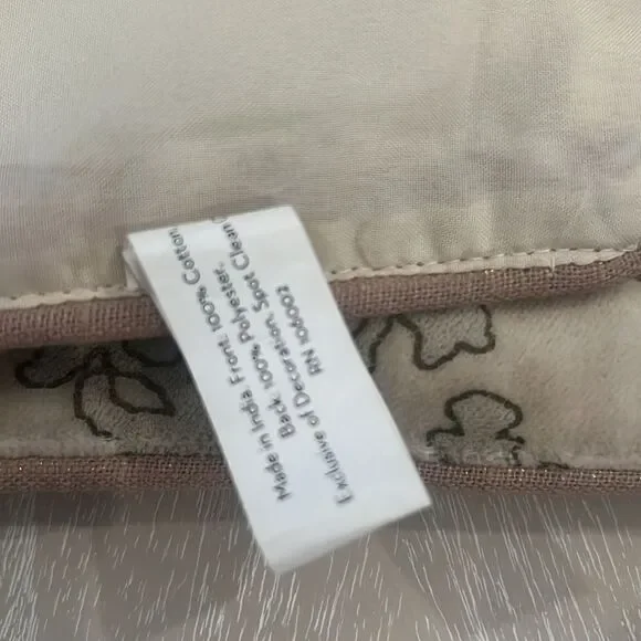 Table Runner - Picture 4 of 6